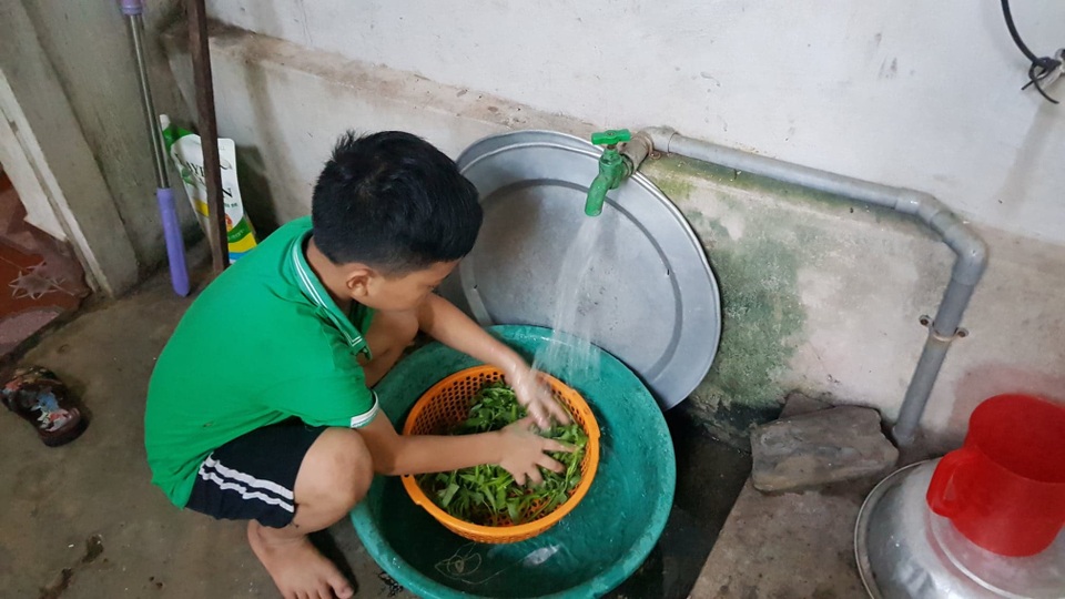 Đau thắt lòng cảnh chị em mồ côi bơ vơ giữa dòng đời! - 5 Đau thắt lòng cảnh chị em mồ côi bơ vơ giữa dòng đời! - 5