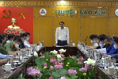 Lào Cai họp khẩn truy vết sau khi người bán rong mắc Covid-19