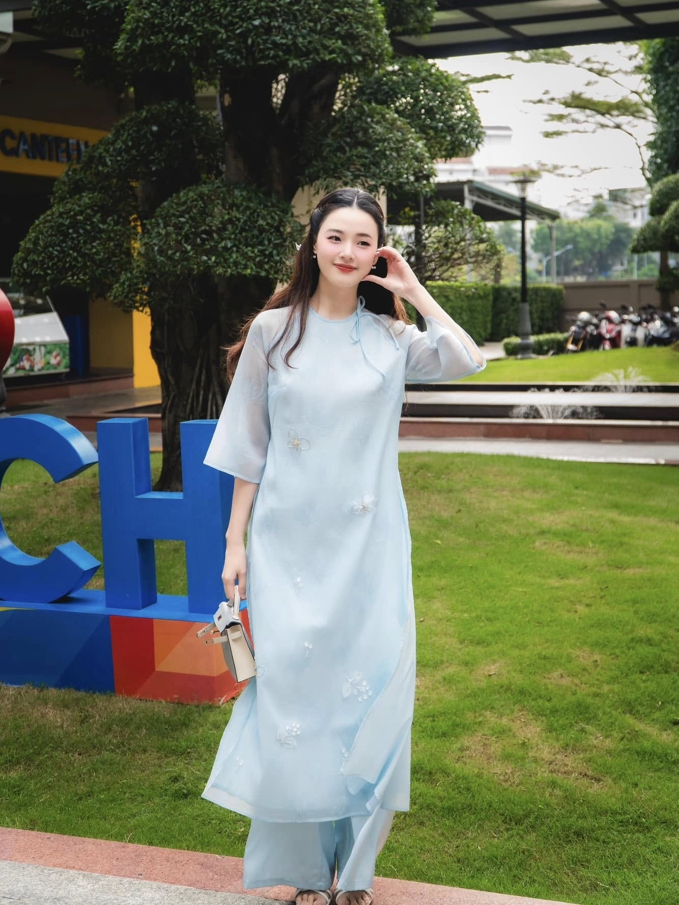 Midu tuổi 36: Hôn nhân đậm chất ngôn tình, ngoại hình thay đổi gây chú ý - 11 Midu tuổi 36: Hôn nhân đậm chất ngôn tình, ngoại hình thay đổi gây chú ý - 11