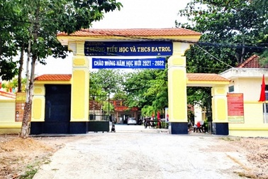 Thủ quỹ "ăn chặn" tiền hỗ trợ học sinh vùng đặc biệt khó khăn