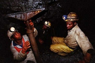 Sập mỏ vàng ở Nam Phi, 3.000 thợ mỏ bị mắc kẹt