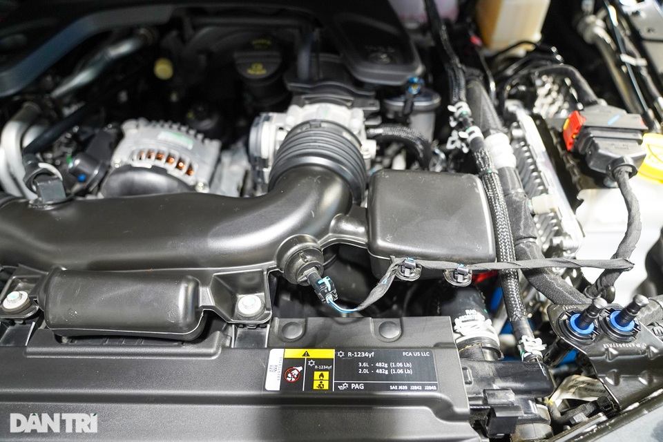 Bên trong Jeep Gladiator -  xe bán tải đầu tiên có mui trần - 6 Bên trong Jeep Gladiator -  xe bán tải đầu tiên có mui trần - 6