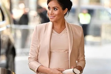 Công nương Meghan Markle bầu bí vẫn đẹp tinh tế