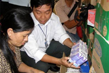 Sữa nhiễm độc: Dấu hỏi về Trách nhiệm và Lương tri