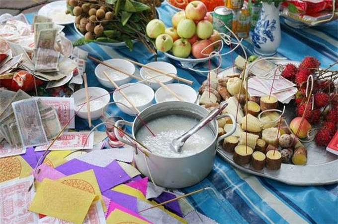 Mâm cỗ cúng chúng sinh rằm tháng 7.