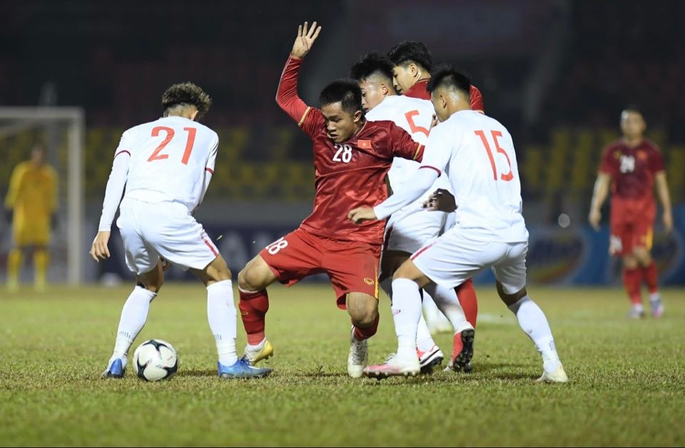 Tuyển Việt Nam 3-2 U22 Việt Nam: Văn Quyết, Đức Chinh ghi bàn - 24 Tuyển Việt Nam 3-2 U22 Việt Nam: Văn Quyết, Đức Chinh ghi bàn - 24
