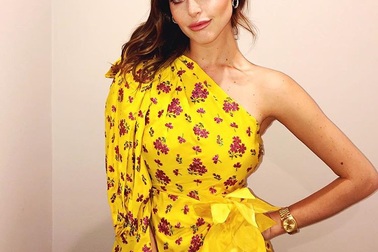 Nữ thừa kế tỷ phú sống trong “lâu đài” khoe nhẫn đính hôn 3 triệu USD