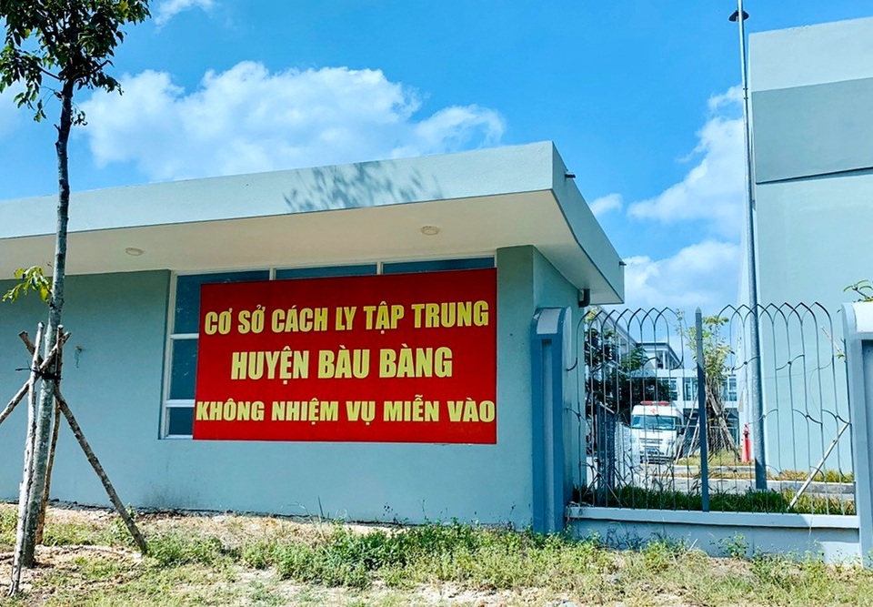 Bị kéo dài thời gian cách ly, 10 người chống đối, đe dọa bác sĩ - 2 Bị kéo dài thời gian cách ly, 10 người chống đối, đe dọa bác sĩ - 2