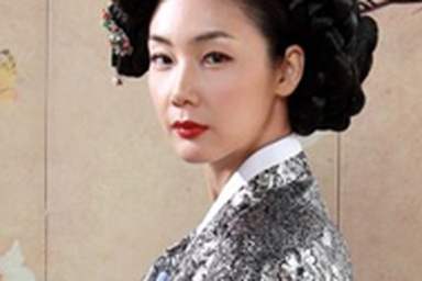 Choi Ji Woo hoá thân thành kỹ nữ
