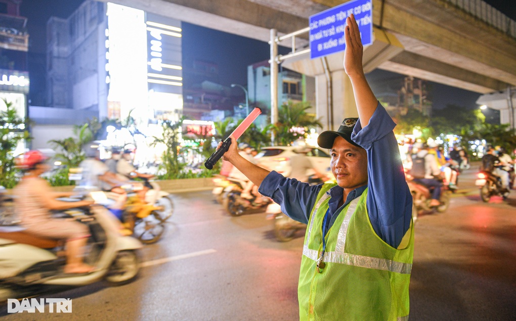 Hà Nội: Lô cốt dài 60m, rộng 6m mọc lên trong đêm trên đường Nguyễn Trãi - 3 Hà Nội: Lô cốt dài 60m, rộng 6m mọc lên trong đêm trên đường Nguyễn Trãi - 3