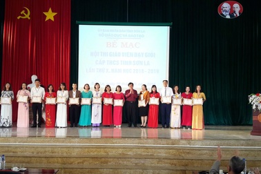 Giáo viên cam kết không vi phạm quy định về đạo đức nhà giáo