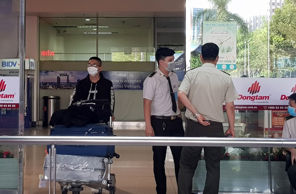 Việt kiều về nước tránh dịch- Copy.jpg