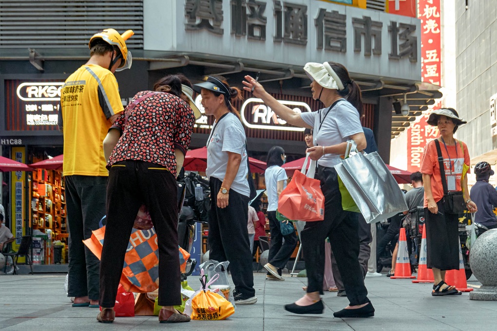 Người chạy chặng cuối - Cánh tay đắc lực của shipper trong bối cảnh giao hàng trực tuyến bùng nổ