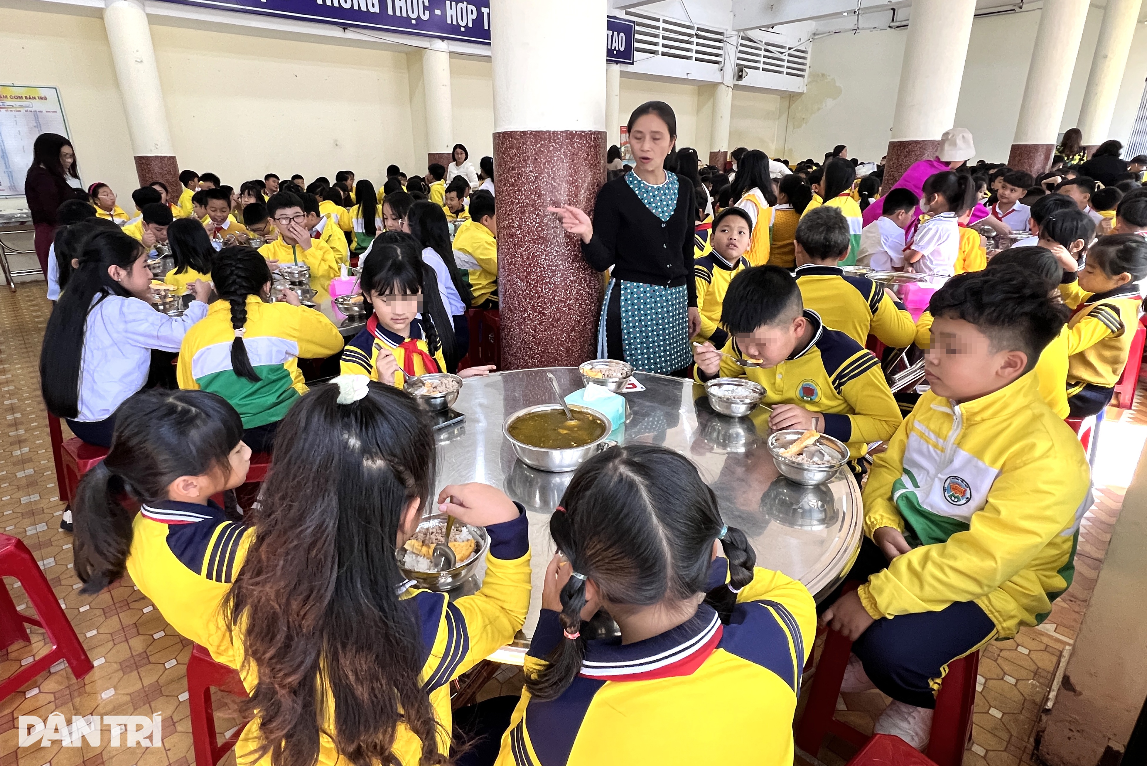 Vụ suất ăn trường học bị tố không đảm bảo: Đầu bếp tố cáo đã nghỉ việc - 1
