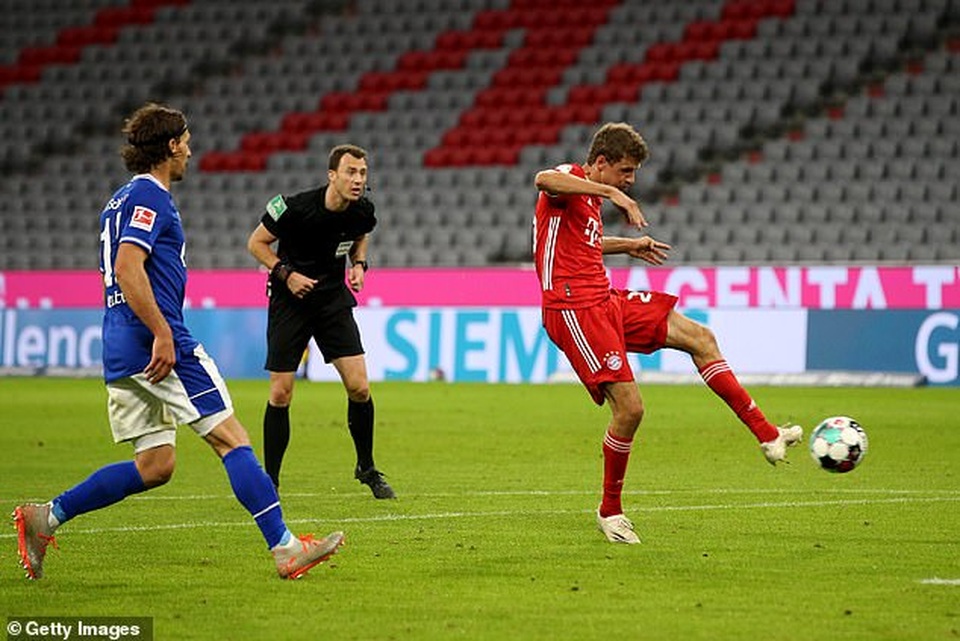 Bayern Munich thắng Schalke 8-0 ở ngày mở màn Bundesliga - 4 Bayern Munich thắng Schalke 8-0 ở ngày mở màn Bundesliga - 4