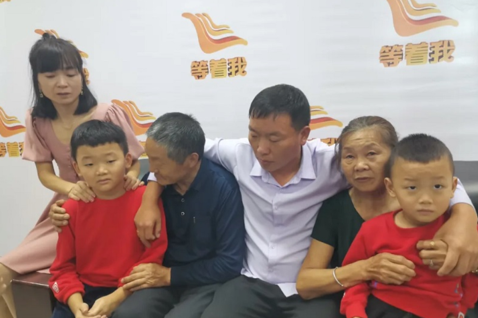 Cảm động chuyện người con trai bị bắt cóc đoàn tụ với gia đình sau 38 năm - 4 Cảm động chuyện người con trai bị bắt cóc đoàn tụ với gia đình sau 38 năm - 4