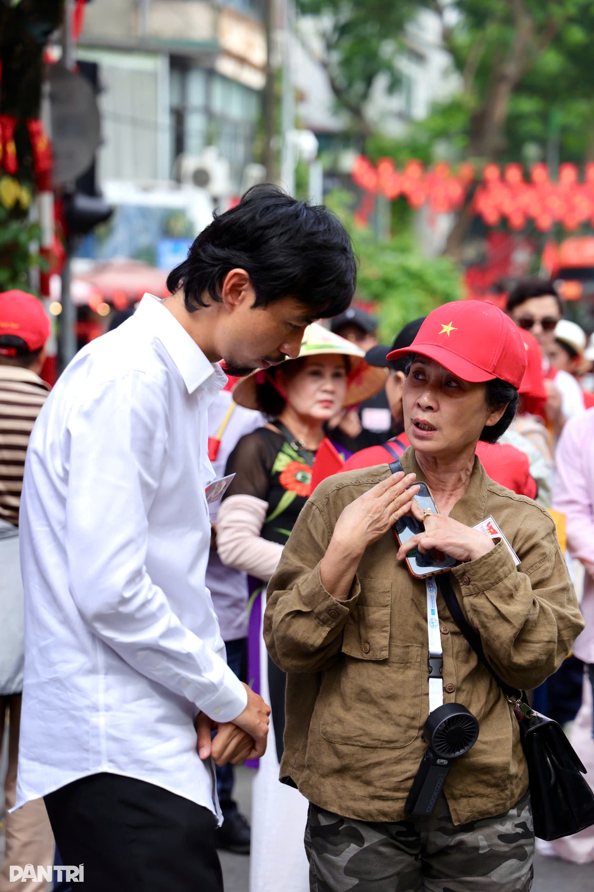 Nghệ sĩ tập A80: Đen Vâu, Hoàng Thuỳ Linh rạng rỡ, Lan Hương U70 vẫn sung - 2