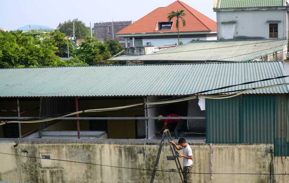 Xưởng cắt vải laser bị tố gây ô nhiễm, dân cầu cứu chính quyền - 3 Xưởng cắt vải laser bị tố gây ô nhiễm, dân cầu cứu chính quyền - 3