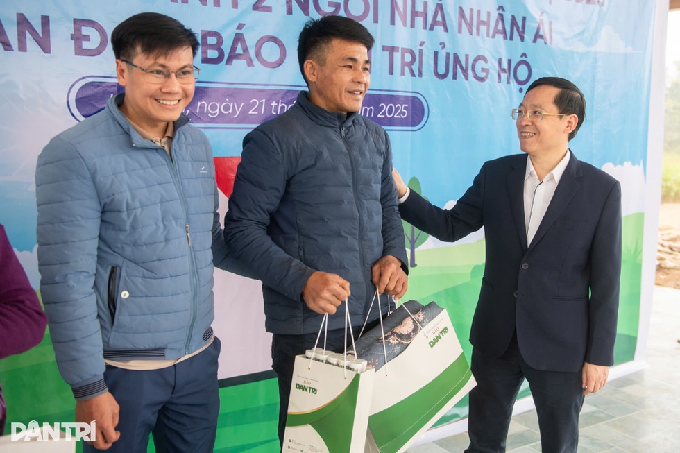Ấm áp, xúc động ngày khánh thành 2 ngôi nhà Nhân ái ở nơi bão Yagi đi qua - 5 Ấm áp, xúc động ngày khánh thành 2 ngôi nhà Nhân ái ở nơi bão Yagi đi qua - 5