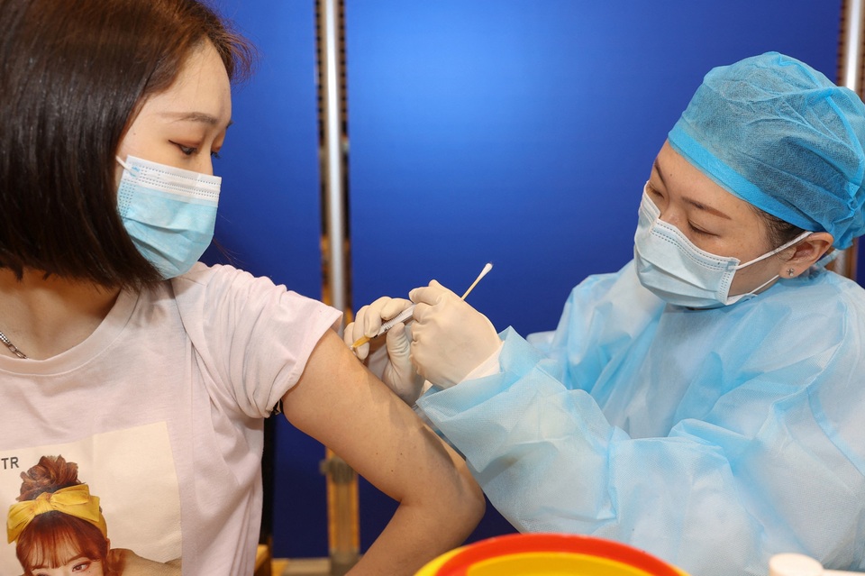 Người dân ngại tiêm vắc xin, Trung Quốc tung độc chiêu vận động - 1 Người dân ngại tiêm vắc xin, Trung Quốc tung độc chiêu vận động - 1