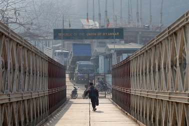 200 cảnh sát Myanmar và người thân chạy sang Ấn Độ