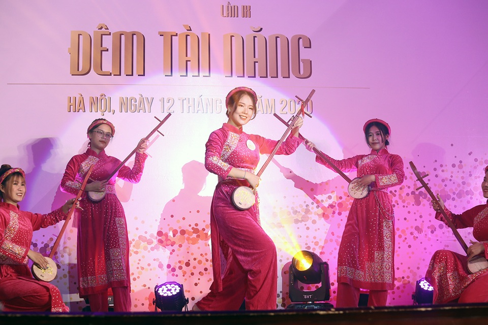 Thí sinh Tài sắc Phương Đông bùng cháy trong đêm tài năng - 12 Thí sinh Tài sắc Phương Đông bùng cháy trong đêm tài năng - 12