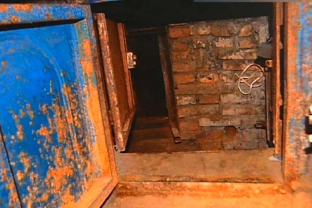 Bí ẩn dựng tóc gáy trong căn hầm tra tấn của những kẻ sát nhân - 3 Bí ẩn dựng tóc gáy trong căn hầm tra tấn của những kẻ sát nhân - 3