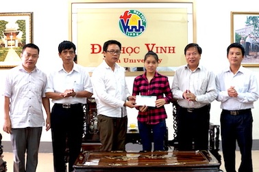 Hơn 20 triệu đồng đến với nữ sinh bố bỏ đi, mẹ đau yếu