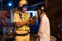 Chở bạn gái lên TPHCM thi, nam thanh niên trả giá sau cuộc nhậu