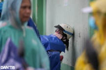 Vợ chồng cãi nhau vì chuyện “đưa con đi thi là không để con lớn”