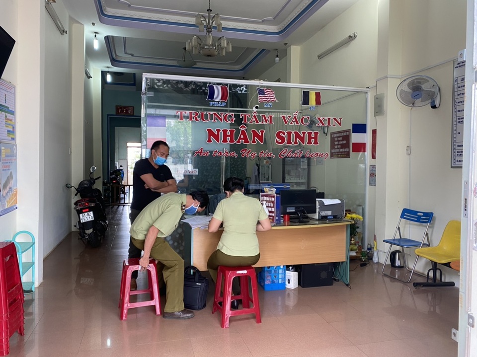 Nhiều phòng khám tư nhân bất chấp lệnh cấm vẫn mở cửa giữa mùa dịch - 2 Nhiều phòng khám tư nhân bất chấp lệnh cấm vẫn mở cửa giữa mùa dịch - 2