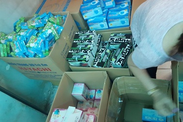 Covid-19 phức tạp, dân buôn khẩu trang “dọa” tăng giá 10 triệu đồng/thùng