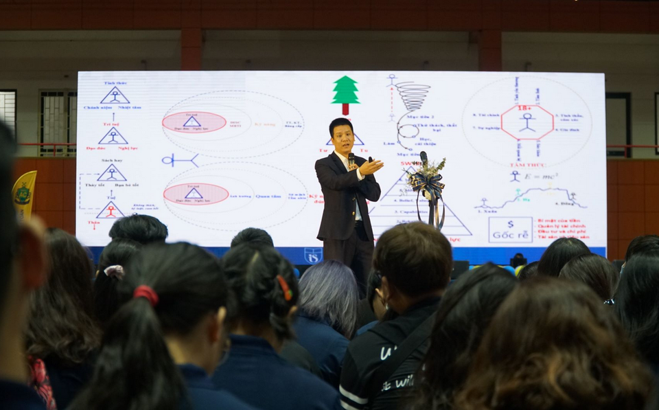 Các tân sinh viên cần trung thực, chân thành, làm việc tốt... sẽ thành công - 4