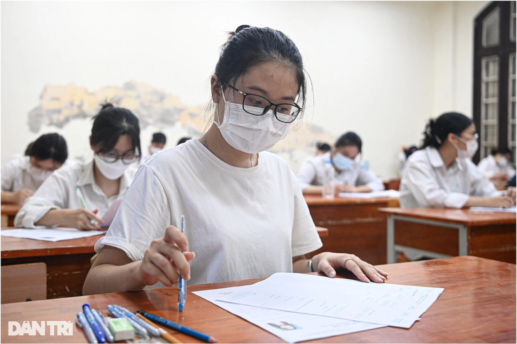 Vụ lộ đề thi sinh: Lợi dụng lỗ hổng tuồn tài liệu ôn thi cho 8 người nhà - 3 Vụ lộ đề thi sinh: Lợi dụng lỗ hổng tuồn tài liệu ôn thi cho 8 người nhà - 3