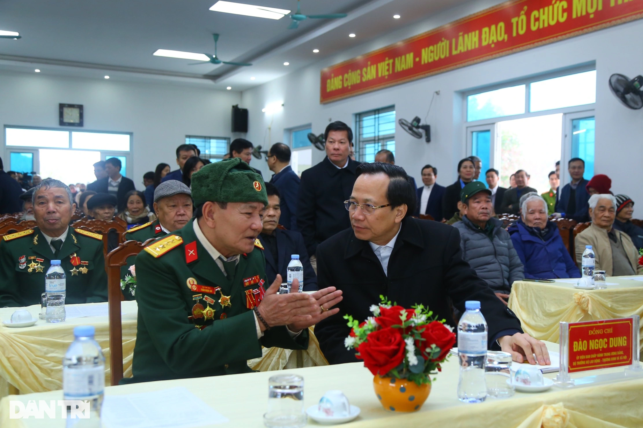 Gương mặt rạng rỡ của người dân là hạnh phúc của Bộ trưởng! - 1 Gương mặt rạng rỡ của người dân là hạnh phúc của Bộ trưởng! - 1