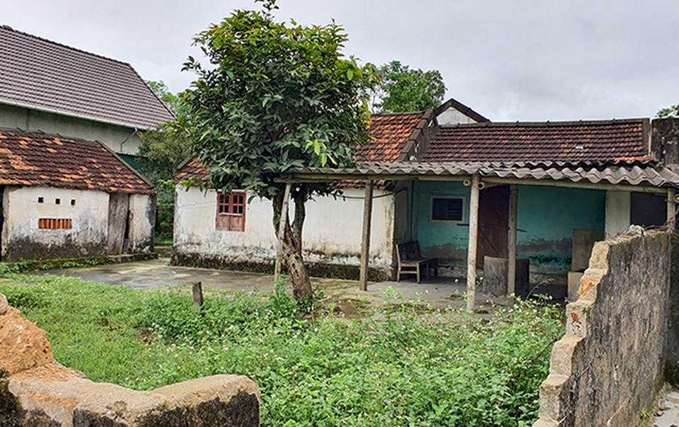 Những người dân cả thập kỷ mắc kẹt trong chính nhà mình! - 3 Những người dân cả thập kỷ mắc kẹt trong chính nhà mình! - 3
