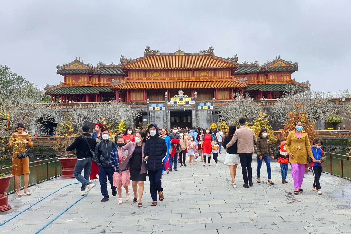 Tết năm nay, Huế đón du khách đông gấp 3 lần năm trước - 1 Tết năm nay, Huế đón du khách đông gấp 3 lần năm trước - 1