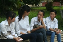 Dự kiến tăng học phí, sinh viên nghèo được hỗ trợ gì?