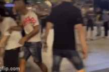 Tạm giữ 7 người đánh gục 2 thanh niên ở phố đi bộ Nguyễn Huệ