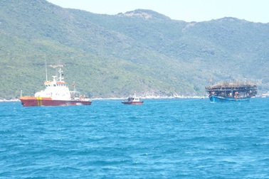 Cứu thành công 36 người trên tàu cá bị hỏng máy ở Trường Sa