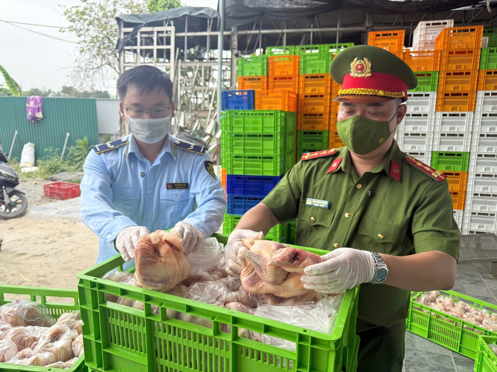 Hà Nội “tổng tấn công” buôn lậu, hàng giả từ chợ truyền thống đến chợ online - 1 Hà Nội “tổng tấn công” buôn lậu, hàng giả từ chợ truyền thống đến chợ online - 1