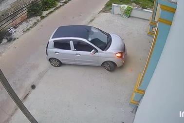 Tài xế tự gây tai nạn vì nhầm chân ga