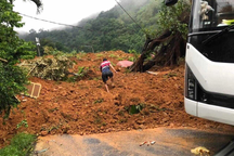 Mưa lũ ở miền Nam: 5 người chết, nguy cơ sạt lở cao