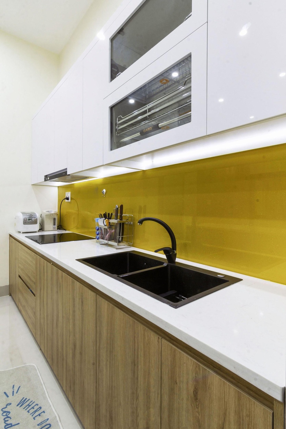 Vợ chồng làm nhà 850 triệu đồng đẹp như resort với giếng trời, bể cá Koi - 9