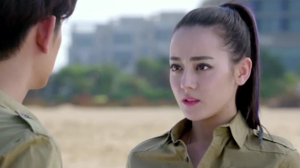 Địch Lệ Nhiệt Ba đẹp cuốn hút trong tạo hình vệ sĩ - 2 Địch Lệ Nhiệt Ba đẹp cuốn hút trong tạo hình vệ sĩ - 2