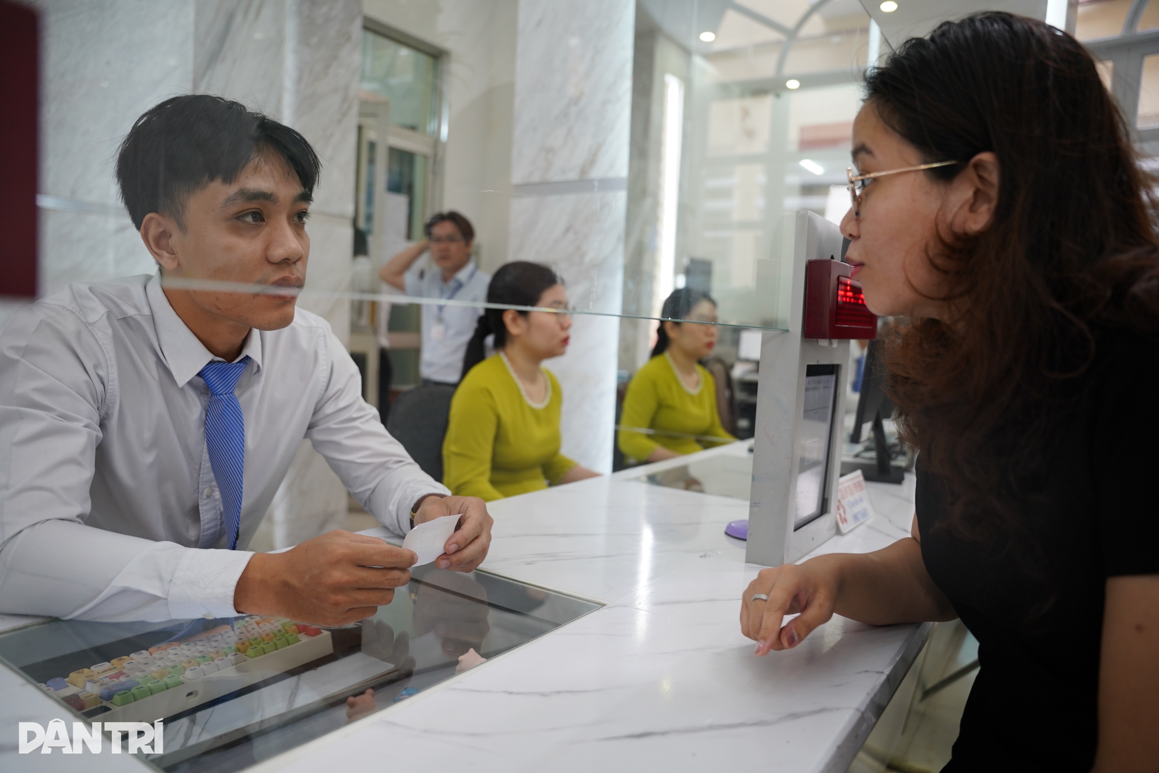 Trải nghiệm làm giấy tờ trong ngày đầu vận hành TPHCM mới - 2 Trải nghiệm làm giấy tờ trong ngày đầu vận hành TPHCM mới - 2