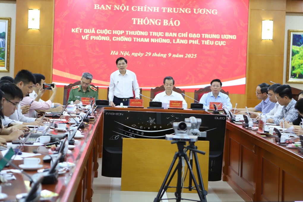Generalsekretær bemerker samarbeidet mellom «tjenestemenn – forretningsmenn – kriminelle» for personlig vinning – 3 Tổng Bí thư lưu ý việc “quan chức - doanh nhân - tội phạm” câu kết trục lợi - 3