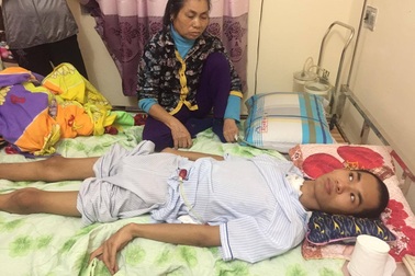 Bác sĩ trẻ sống thực vật sau tai nạn trên đường đi tình nguyện