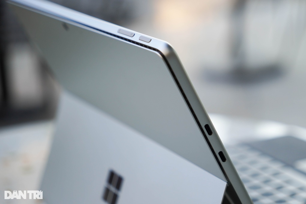 Cận cảnh máy tính AI đầu tiên của Microsoft, tích hợp phím Copilot - 5 Cận cảnh máy tính AI đầu tiên của Microsoft, tích hợp phím Copilot - 5