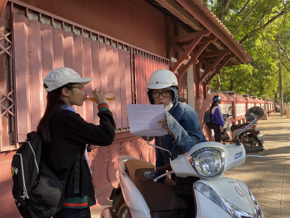 Thi lớp 10 tại Thừa Thiên Huế: Đề môn Toán dễ đạt điểm cao - 3 Thi lớp 10 tại Thừa Thiên Huế: Đề môn Toán dễ đạt điểm cao - 3